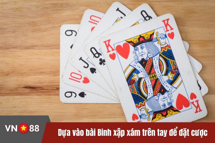 Dựa vào bài Binh xập xám trên tay để quyết định đặt cược